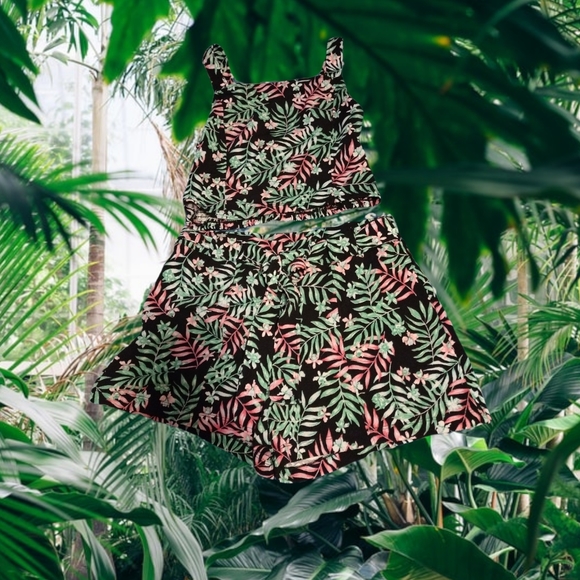 Tropical Two Piece Shorts and Top Outfit - Picture 3 of 8